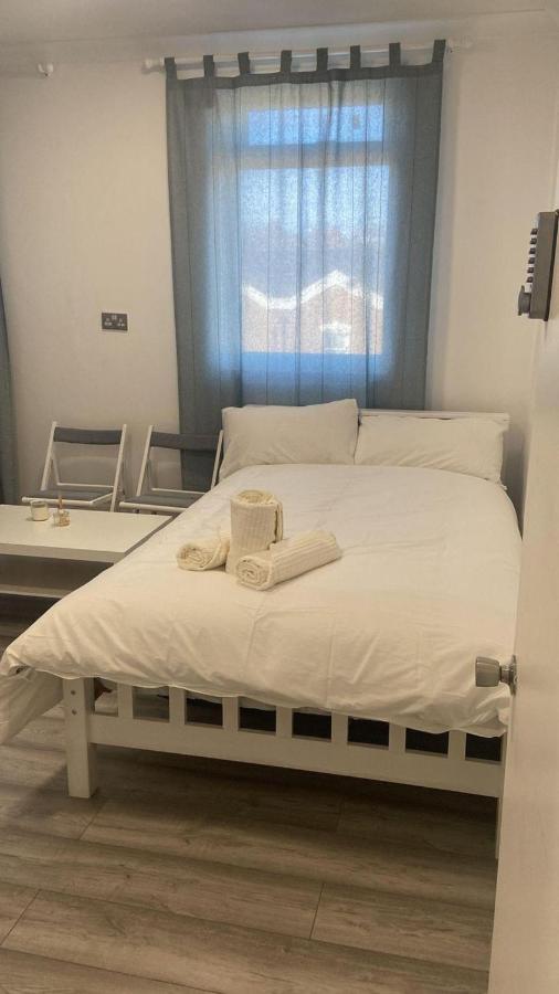 Remarkable 1-bed In * Londra
